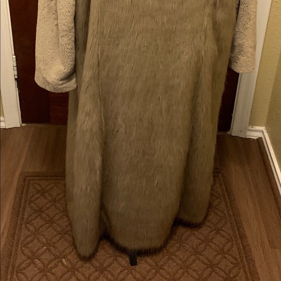 Gorgeous Wendy William faux fur - Picture 6 of 6